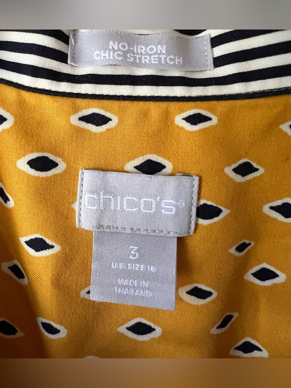 Chico’s Women’s No Iron Button Back Diamond Tunic Marigold Navy Size XL - Picture 9 of 10